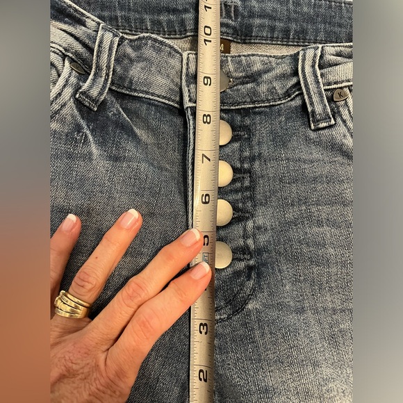 Kut from the Kloth High Rise Boyfriend Shorts with Button Fly, 4, Distressed EUC - Picture 10 of 12